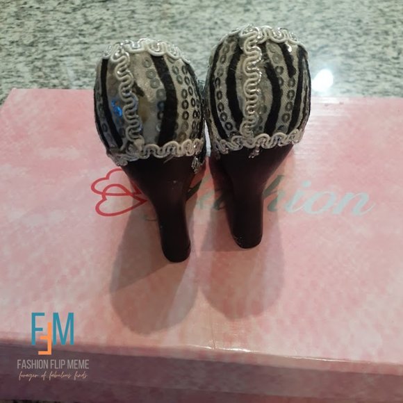 3 Piece Sofa and High Heels Jewelry Box and Ring Holders Set - Picture 4 of 12